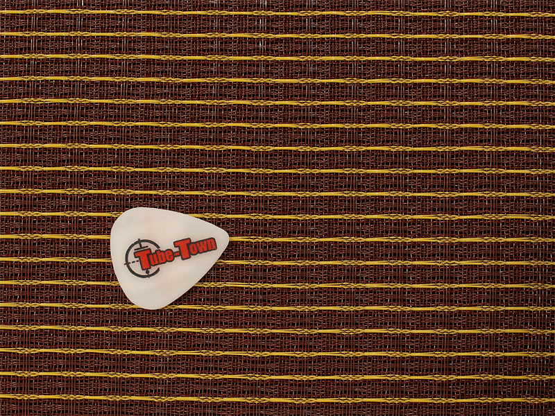 Grillcloth Fender Oxblood w/ gold stripe - 60 x 90 cm